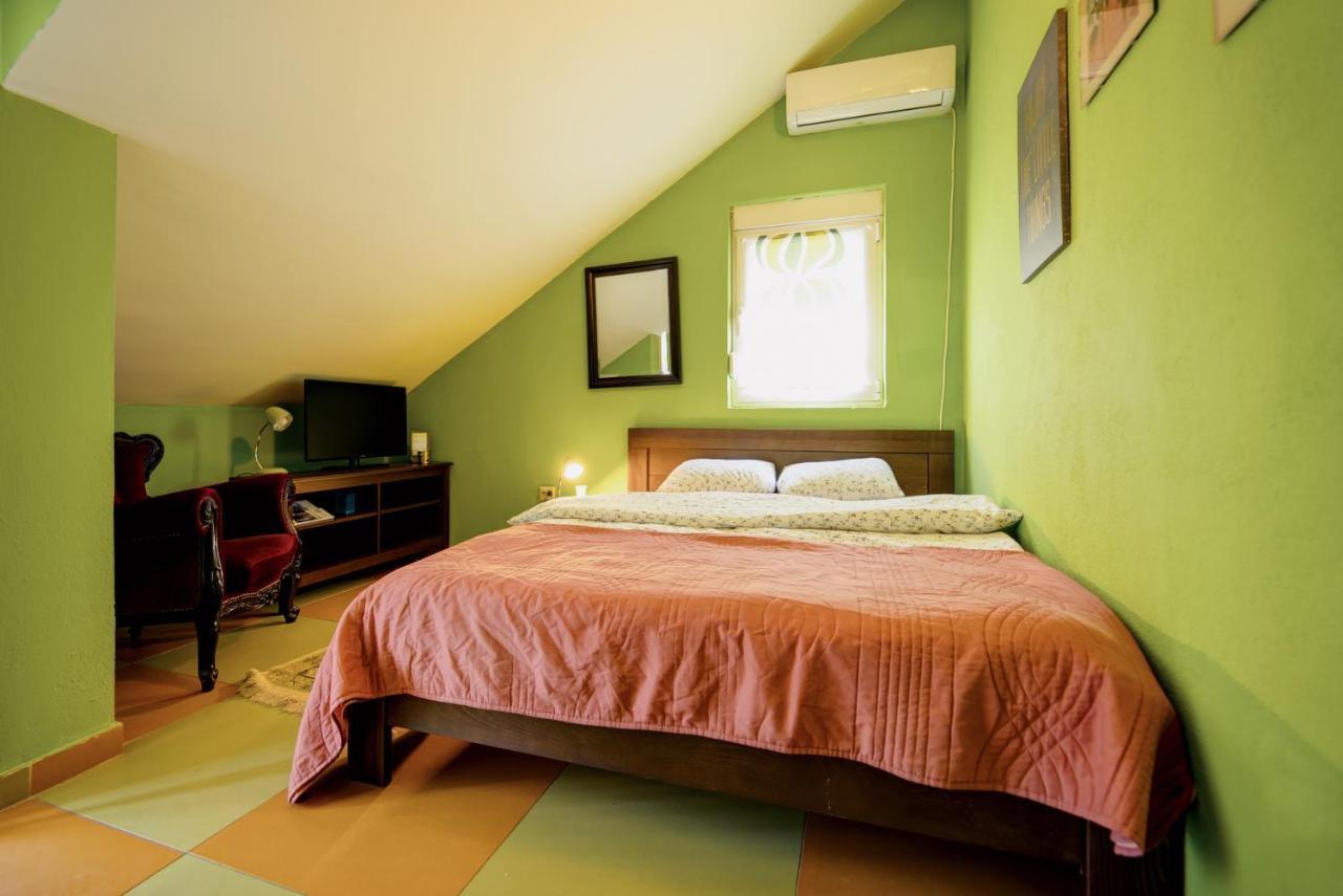 Q Podgorica Beds,Rooms And More 외부 사진